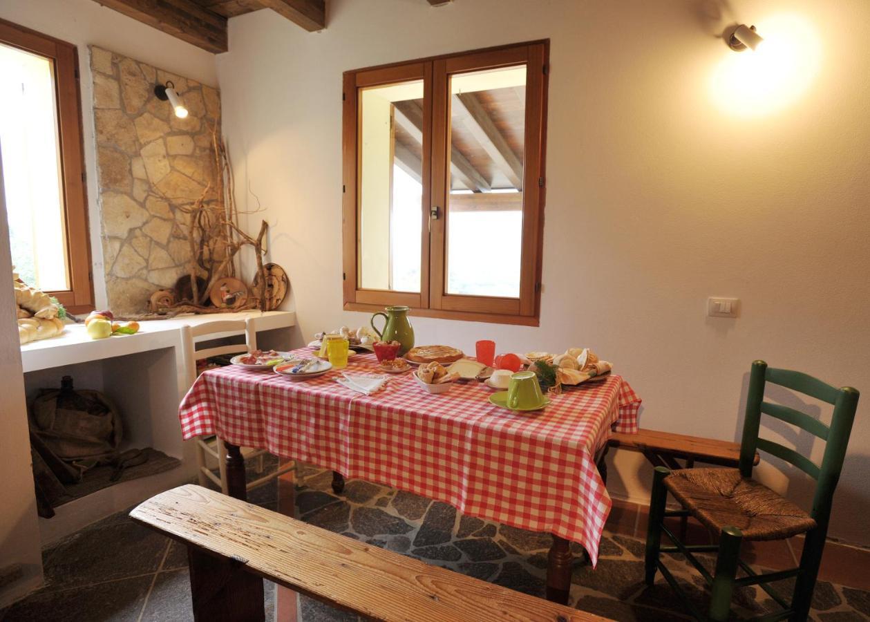 Lierus B&B Gonnosfanàdiga Kültér fotó